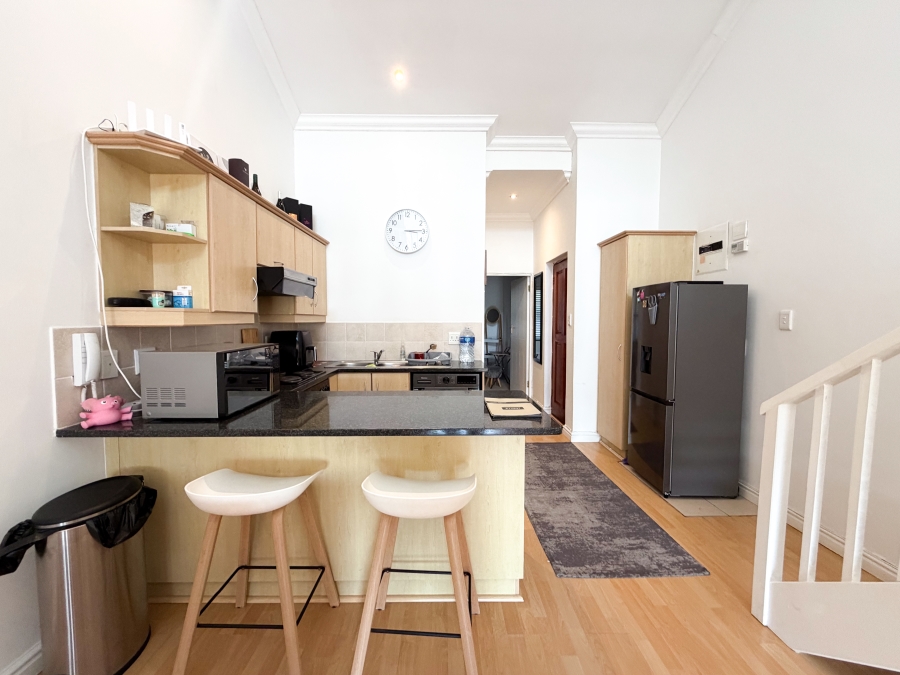 To Let 2 Bedroom Property for Rent in Wynberg Upper Western Cape